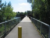 Footbridge to London St looking west.jpg